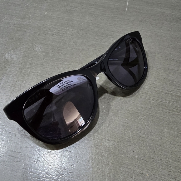 DKNY Square Sunglasses Nwt. - Picture 2 of 6